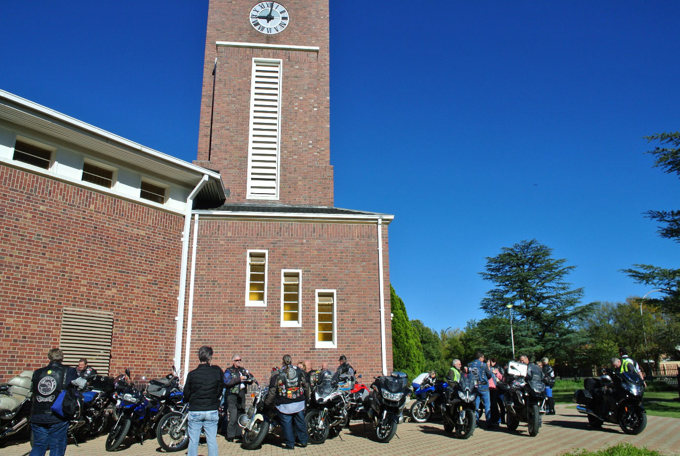 The Dutch Reformed Church in Heilbron offers good parking with easy access to the main entrance